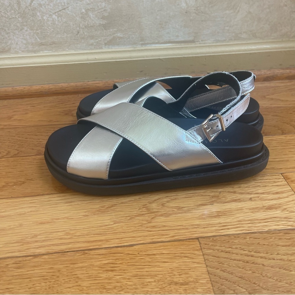 ALOHAS Marshmallow Shimmer Metallic Silver Leather Chunky Sandals Sz 39 EU - Picture 5 of 13